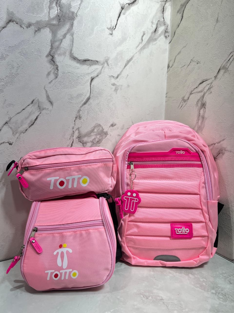 1763086249IMG-20250723-WA0043(2) Combo Totto Maleta, Lonchera y Morral Regreso a clases 🏫